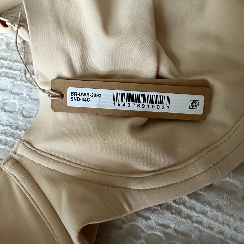 Skims Fits Everybody Unlined Demo Bra 44c in Sand - Picture 5 of 6